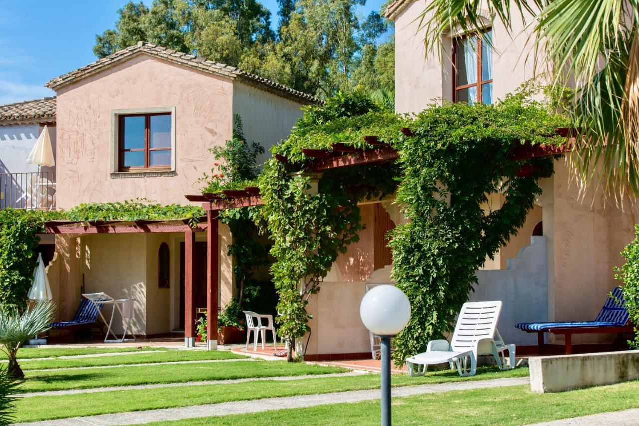 Apartments In Residence With Swimming Pool In Santa Margherita Di Pula, 250 Meters From The Sea Kültér fotó