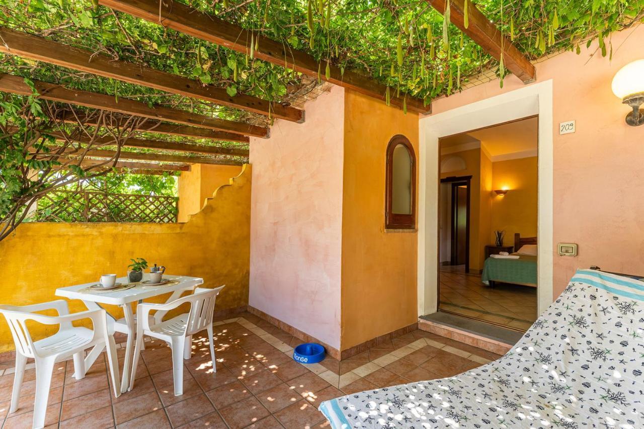 Apartments In Residence With Swimming Pool In Santa Margherita Di Pula, 250 Meters From The Sea Kültér fotó