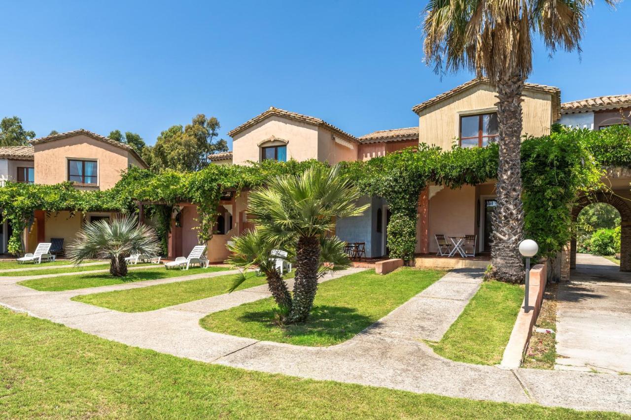 Apartments In Residence With Swimming Pool In Santa Margherita Di Pula, 250 Meters From The Sea Kültér fotó