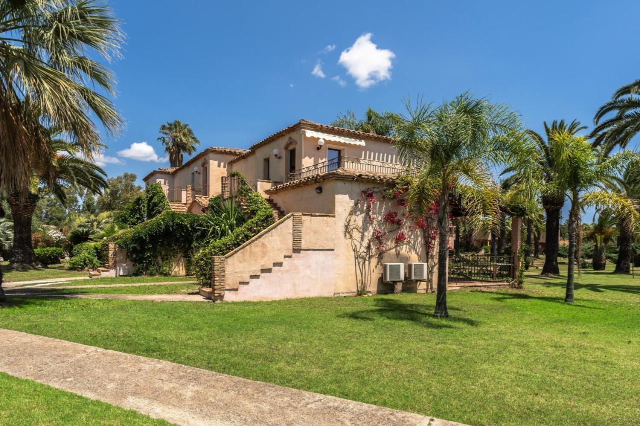 Apartments In Residence With Swimming Pool In Santa Margherita Di Pula, 250 Meters From The Sea Kültér fotó
