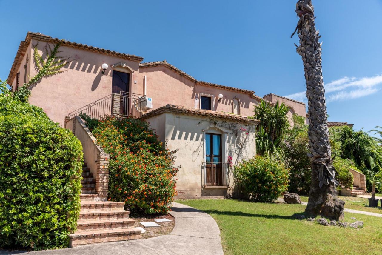 Apartments In Residence With Swimming Pool In Santa Margherita Di Pula, 250 Meters From The Sea Kültér fotó